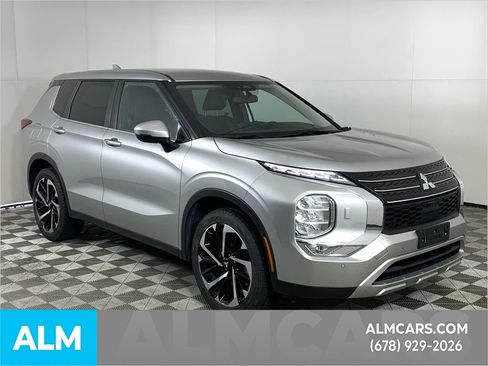 Used 2023 Mitsubishi Outlander SE Black Edition image 13