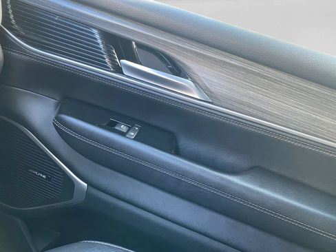 Used 2024 Jeep Wagoneer L Series II w/ Flexible Seating Group RWD image 24