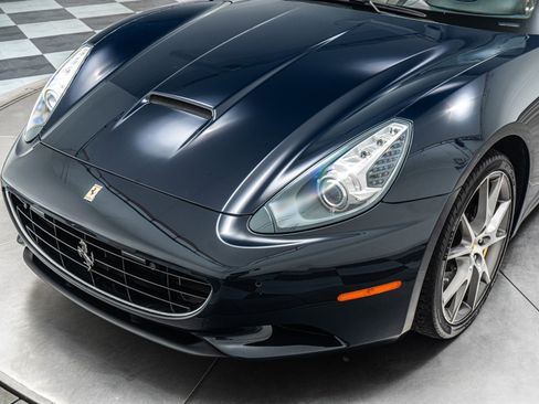 Used 2010 Ferrari California RWD image 34