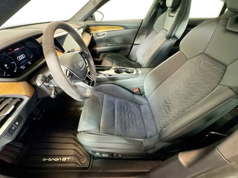 Used 2023 Audi e-tron GT Premium Plus image 19