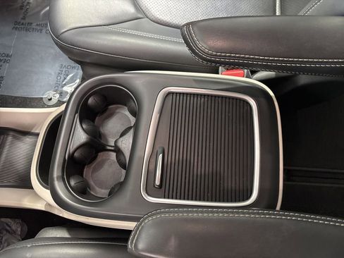 Used 2023 Chrysler Pacifica Touring-L FWD image 30
