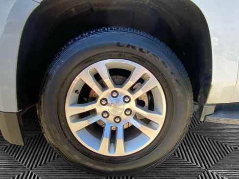 Used 2019 Chevrolet Suburban LT AWD/4WD image 16