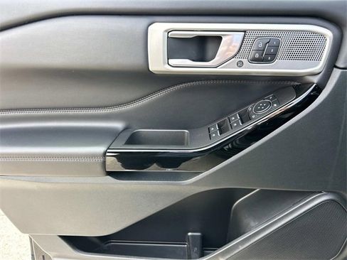 Used 2023 Ford Explorer Platinum w/ Class IV Trailer Tow Package image 31