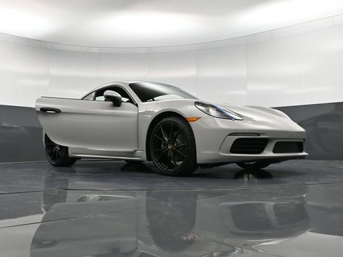 Certified 2024 Porsche 718 Cayman RWD image 34