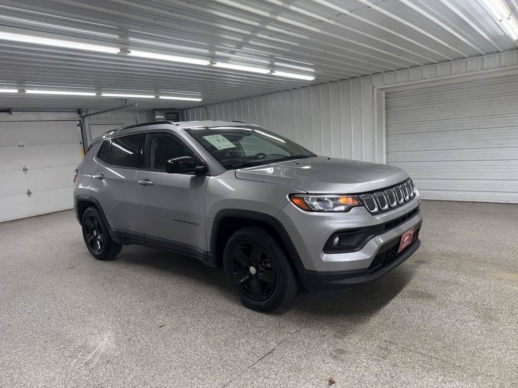 Used 2022 Jeep Compass Latitude FWD image 3