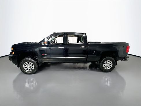 Used 2018 Chevrolet Silverado 2500 LTZ image 5