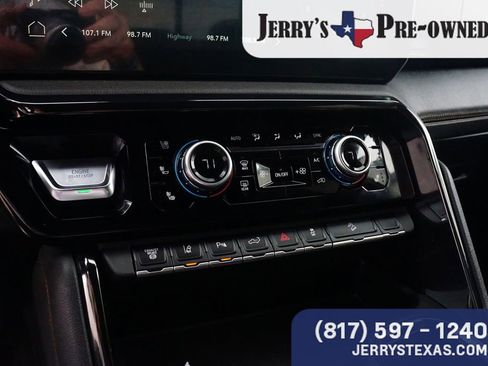 Used 2024 GMC Sierra 2500 AT4 w/ AT4 Preferred Package image 13