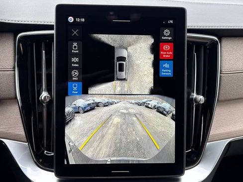 New 2026 Volvo XC90 T8 Plus w/ Protection Package Premier AWD/4WD image 16