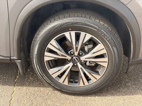 Certified 2023 Nissan Rogue SV FWD image 10