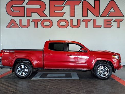 Used 2016 Toyota Tacoma TRD Sport image 1