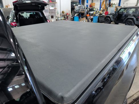 Used 2021 GMC Sierra 1500 AT4 w/ AT4 Premium Package AWD/4WD image 7
