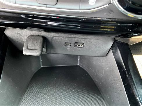 Used 2025 Chevrolet Trax RS FWD image 15
