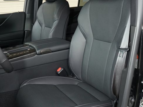 Used 2026 Lexus LX 700h Luxury AWD/4WD image 9