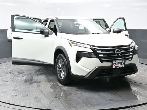 Used 2024 Nissan Rogue S image 56