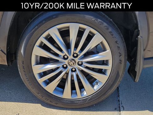 Used 2022 Toyota Highlander Platinum AWD/4WD image 5