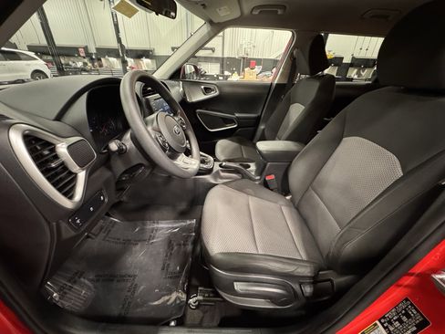 Used 2021 Kia Soul LX image 17