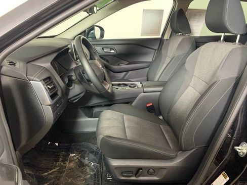 Used 2025 Nissan Rogue SV image 12