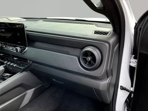 Certified 2025 Chevrolet Colorado W/T RWD image 25