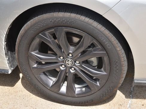 Used 2023 Toyota Sienna XSE w/ XSE Plus Package FWD image 12