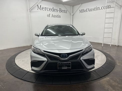 Used 2022 Toyota Camry SE image 2