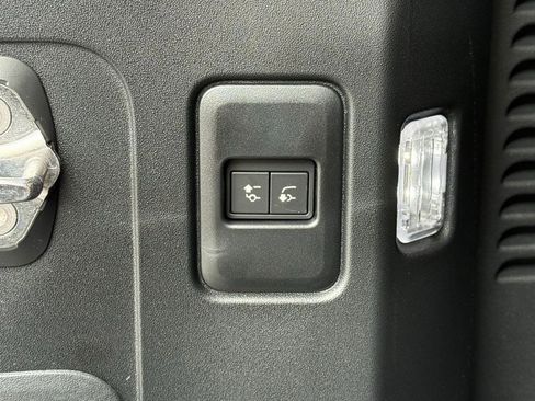 New 2026 Land Rover Defender 130 X-Dynamic SE AWD/4WD image 40