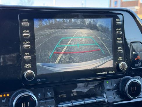 Certified 2022 Toyota Highlander XLE image 22