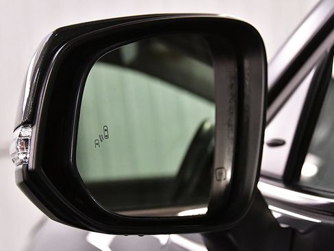 Used 2023 Toyota Highlander LE AWD/4WD image 14