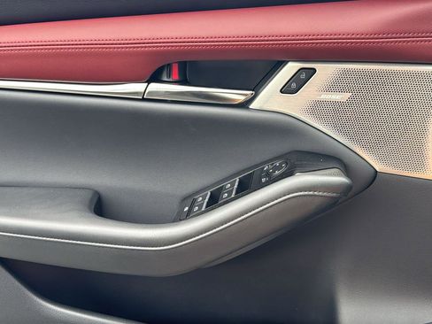 New 2026 MAZDA MAZDA3 Hatchback w/Premium Plus Pkg image 8