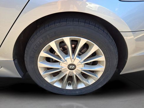 Used 2015 Hyundai Sonata Limited w/ Option Group 06 FWD image 10