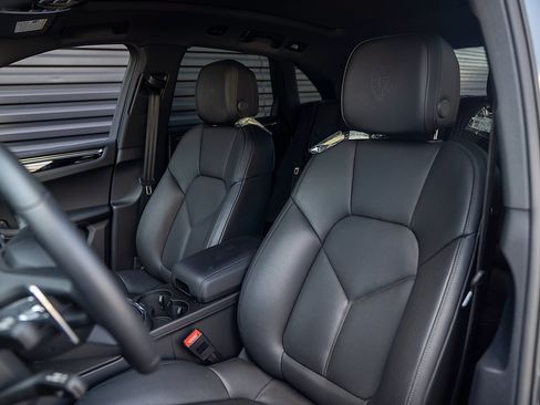Certified 2026 Porsche Macan Turbo AWD/4WD image 5