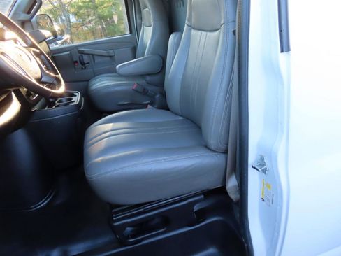 Used 2019 Chevrolet Express 3500 w/ Driver Convenience Package image 14