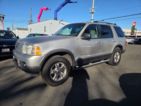 Used 2004 Ford Explorer XLT image 1