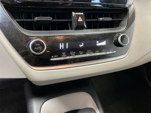 Used 2020 Toyota Corolla LE image 19