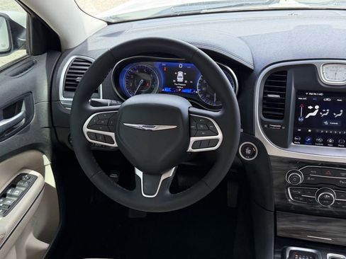 Used 2022 Chrysler 300 Touring L RWD image 13