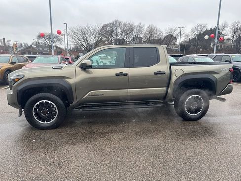 Used 2025 Toyota Tacoma TRD Off-Road w/ TRD Off Road Upgrade Package image 4