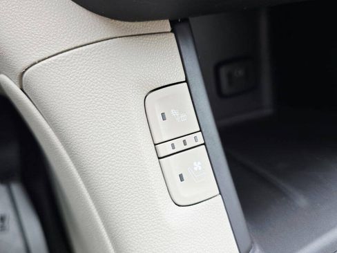 Used 2017 GMC Acadia Denali w/ Technology Package FWD image 25