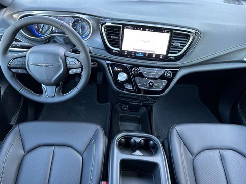 New 2026 Chrysler Pacifica Select image 13