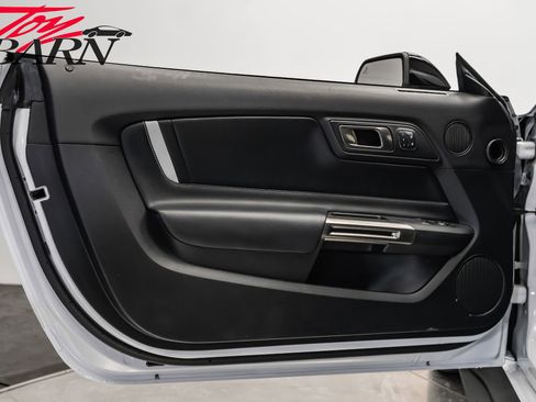 Used 2020 Ford Mustang Shelby GT500 w/ Technology Package image 19