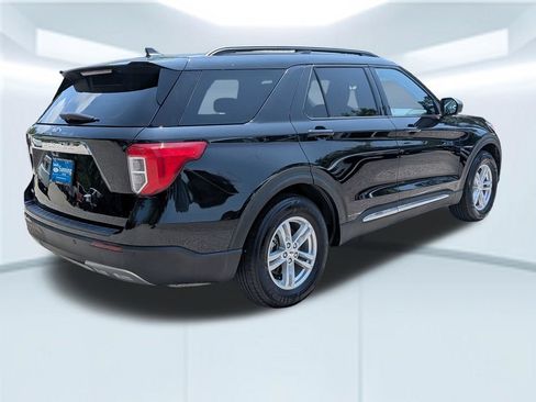 Used 2023 Ford Explorer XLT w/ Equipment Group 202A RWD image 6