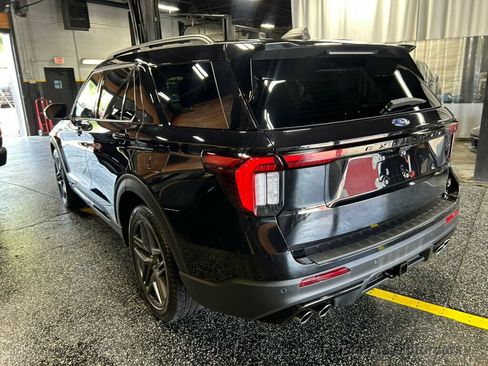 Used 2025 Ford Explorer ST AWD/4WD image 5