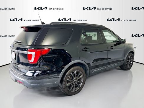 Used 2018 Ford Explorer XLT image 6
