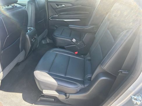Used 2025 Chevrolet Traverse LT FWD image 18