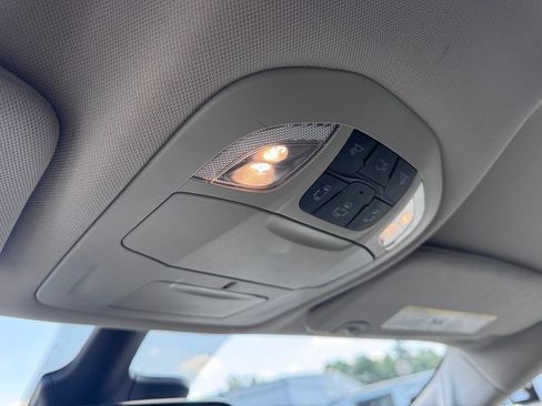 Used 2023 Chrysler Pacifica Touring-L FWD image 20