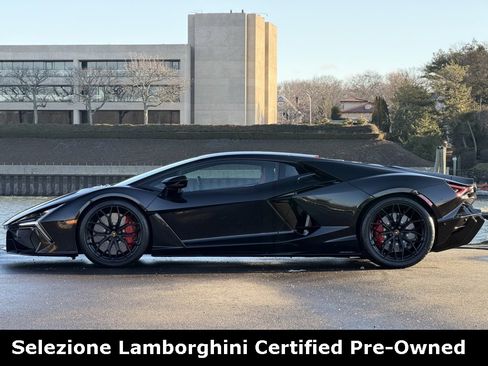 Used 2024 Lamborghini Revuelto image 2
