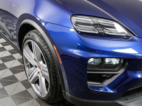 New 2026 Porsche Macan Electric RWD image 38