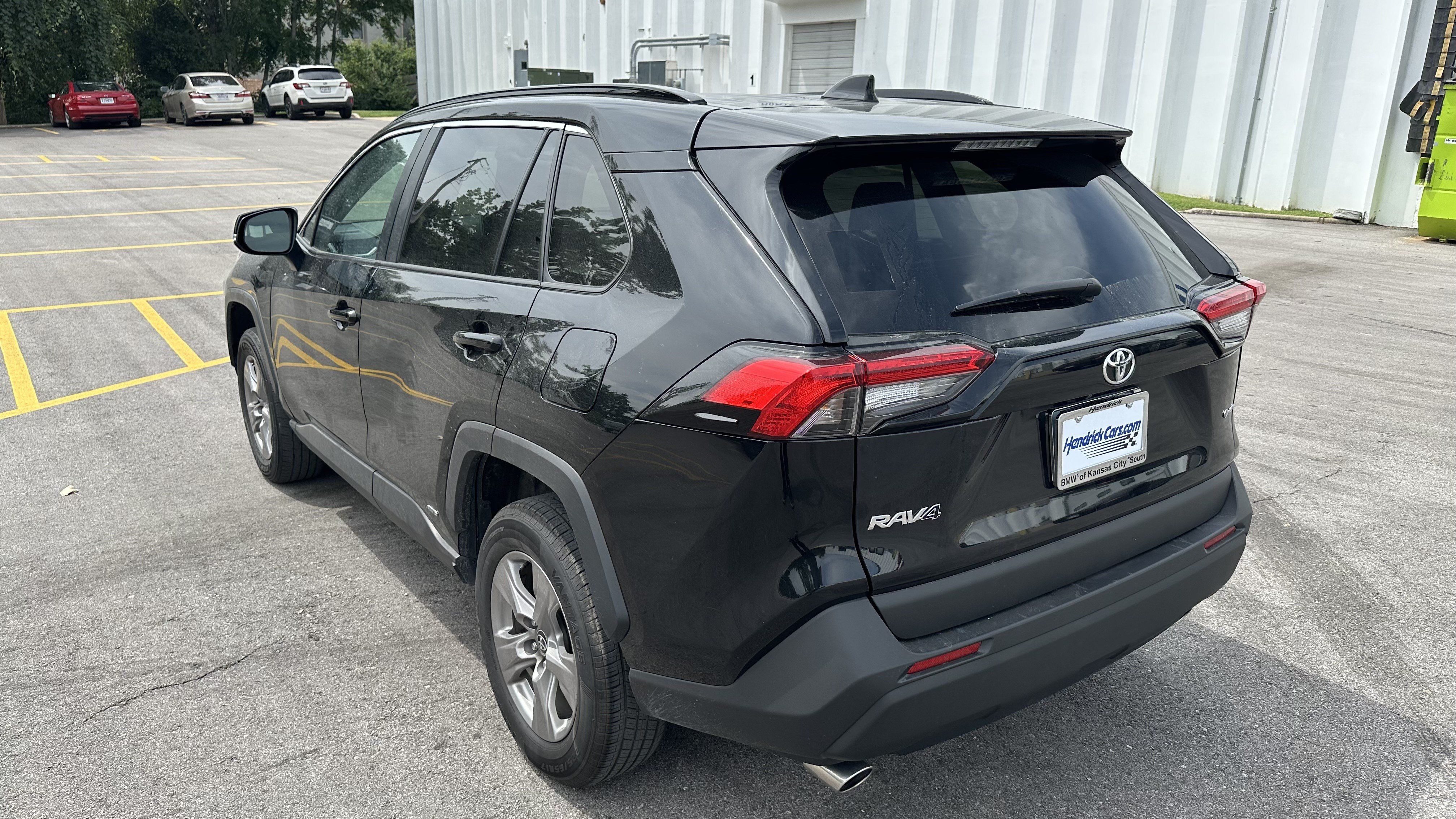 Used 2025 Toyota RAV4 XLE AWD/4WD image 8
