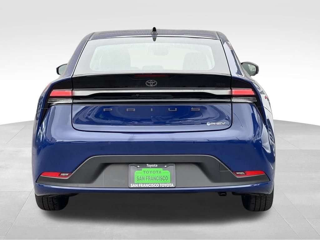 New 2027 Toyota Prius Plug-In Hybrid FWD image 4