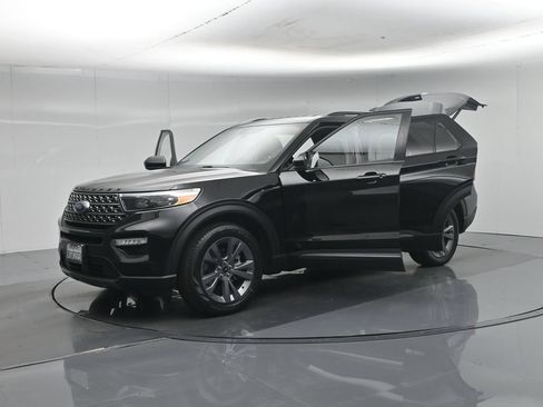 Used 2023 Ford Explorer XLT w/ Equipment Group 202A RWD image 33