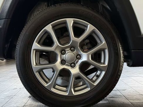 Used 2024 Jeep Compass Latitude AWD/4WD image 29