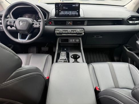 Used 2025 Honda Pilot Touring image 14